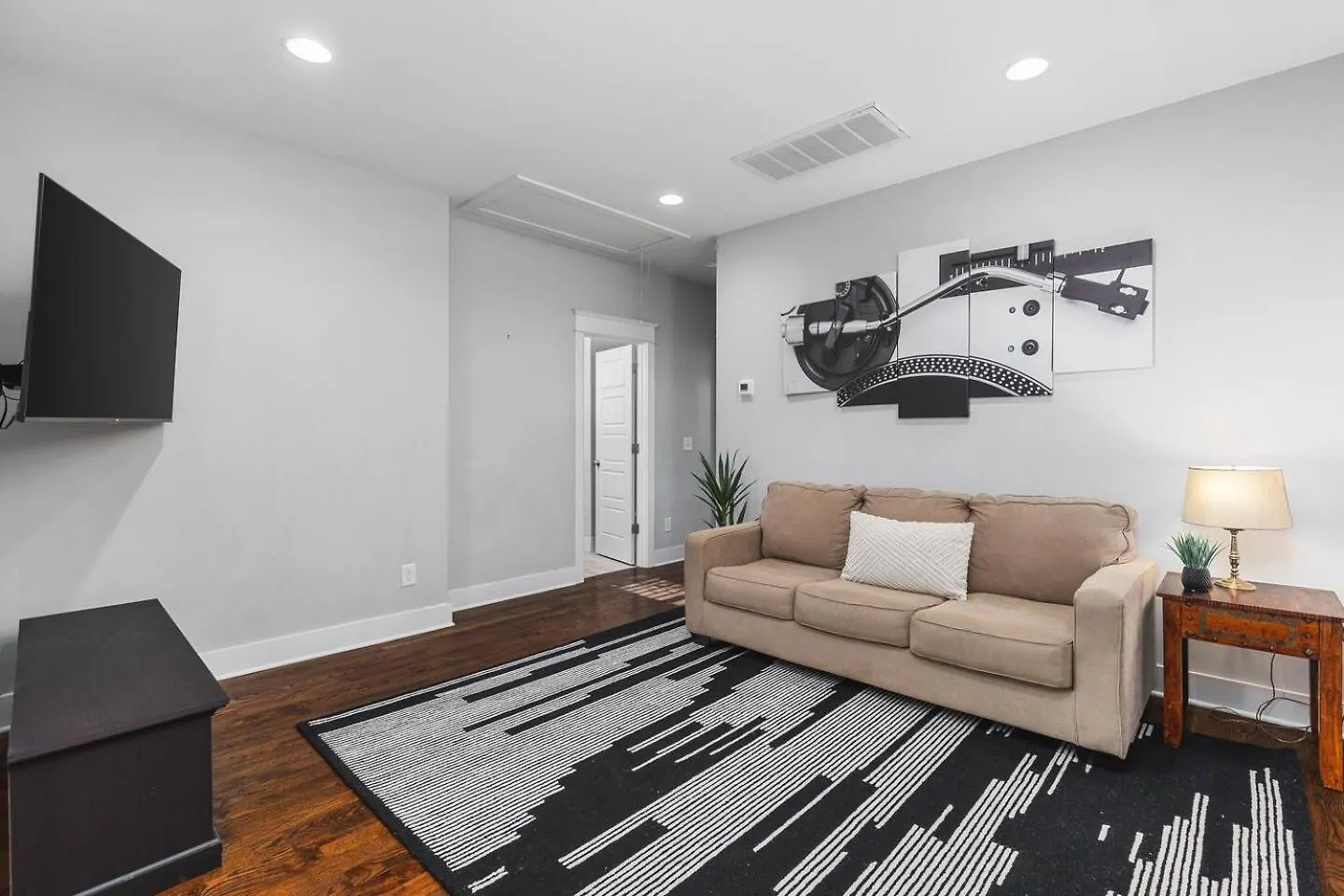 Spacious 11 Bed Germantown Home With 3 Patios Only 1.5 Mi To Broadway Nashville Сasa de vacaciones